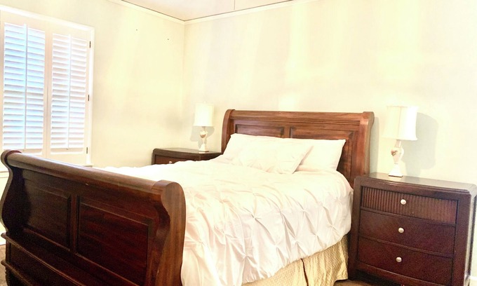 Germantown House | Charming House 2br-2ba-4beds-Long Stay