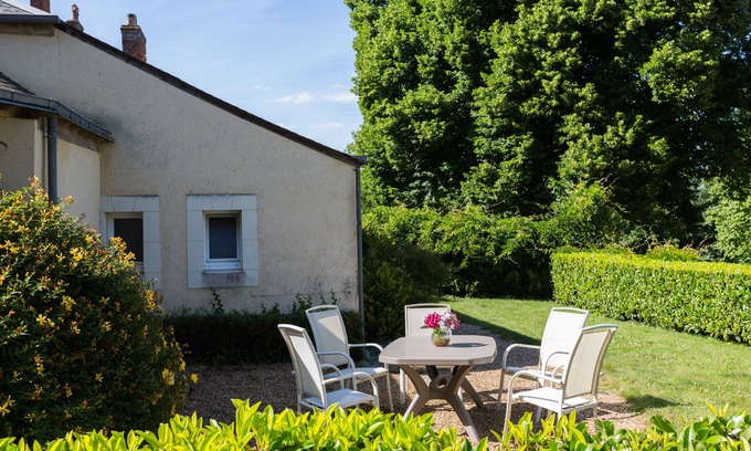 Roeze-sur-Sarthe House | Charming house dependence of a castle, 6 people, 50m2 living room, large park