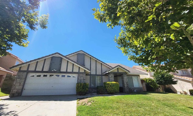 Palmdale House | Charming house in lovely Palmdale near Marie Kerr Park, schools, AV Mall