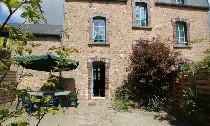 Periers Cottage | Charming House in Périers - 5 Guests, 3 Bedrooms, Pet-Friendly, Near Sports Facilities
