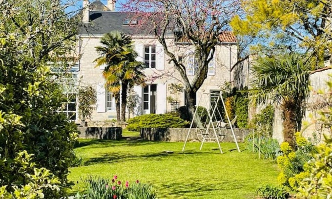 Lucon House | Charming house of 280m2 with heated swimming pool .