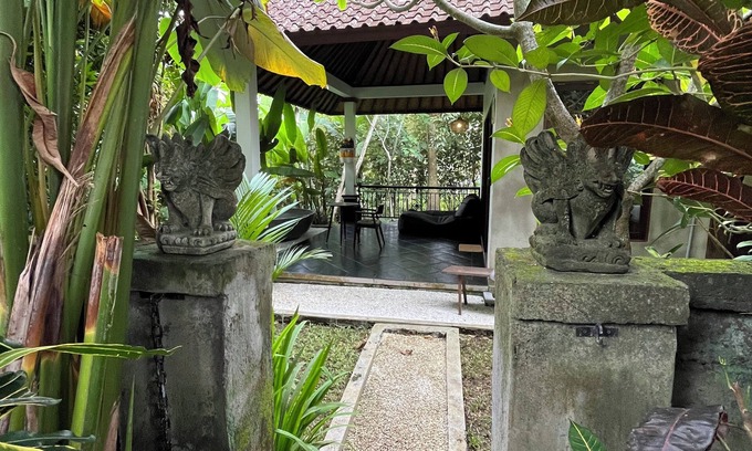 Ubud Villa | Charming House of joy 1-bedroom villa with garden view