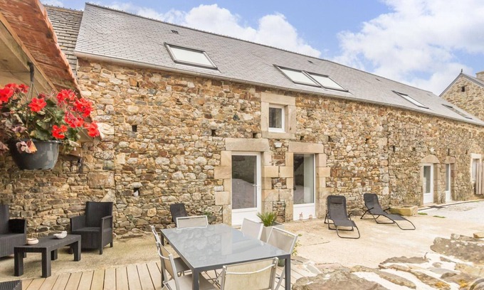 Jobourg Cottage | Charming house with terrace and garden, pets allowed