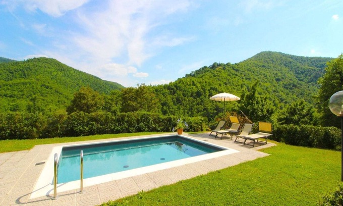Pieve di Chio House | Charming Stone Retreat