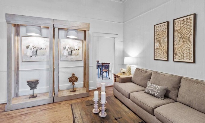 Mooringsport House | Charming Ivy House has cozy living spaces adorned with charming decor and inviting furnishings.