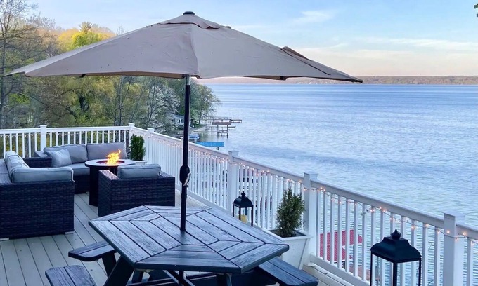 Town of Torrey Cottage | Charming Lakefront Cottage in Heart of the Wine Trail: Seneca Fingerlake