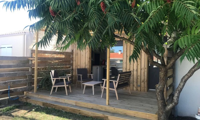 Longeville-sur-Mer House | Charming little detached wooden house