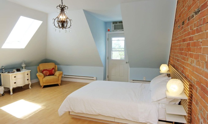 Palmerston Apartment | Charming Loft w/Skylight & Balconies!