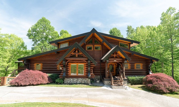 New Tazewell Cabin | Charming log home with stunning lakefront views, hot tub, boat rental available