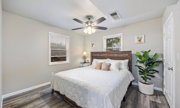 Midtown Sacramento Apartment | Charming Midtown Home w/King Bed, Private Parking, near Sutter Medical