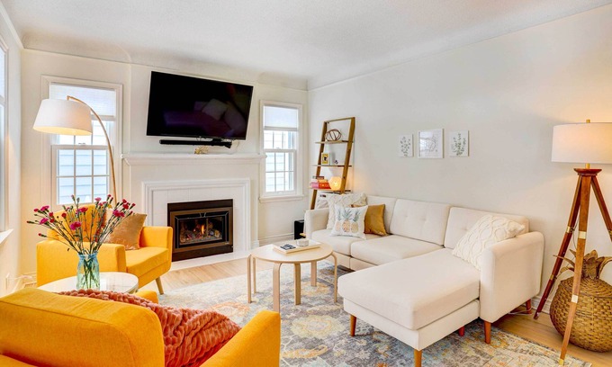 Keewaydin House | Charming Minneapolis Home < 1 Mi to Lakes!