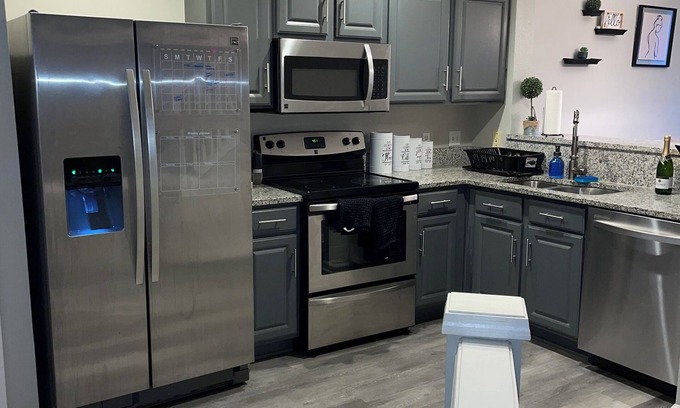 Riverview House | Charming Modern 2-bedroom Riverview Retreat Near Nature, Beaches & Tampa Fun