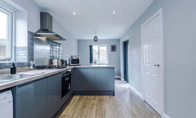 Failsworth House | Charming Modern 3BR House in Failsworth with FREE Parking