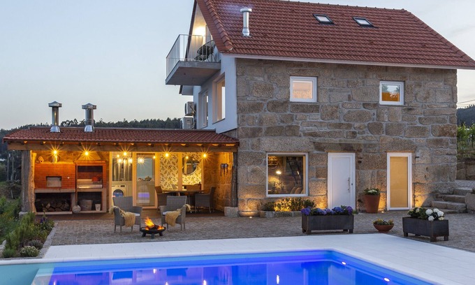 Marco de Canaveses Cottage | Charming Nature Retreat, Infinity Pool, Stunning Views - 35 minutes from Porto