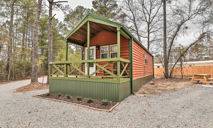New Bern Cabin | Charming New Bern Log Cabin - Pets Welcome!
