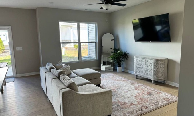 Westerville House | Charming New Build 2-Bedroom Townhouse near Google/Intel!nnn