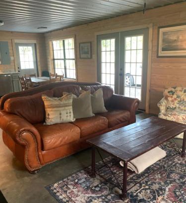 Sardis House | Charming newly renovated 2-bedroom cabin with highspeed WiFi, in peaceful Sardis