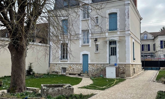 Brienon-sur-Armancon House | Charming outbuilding at the gateway to Joigny and Chablis wines