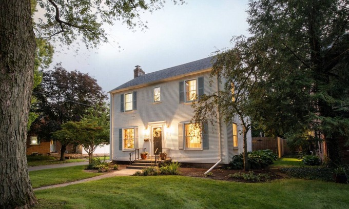 Ottawa House | Charming Old Orchard home with fenced yard