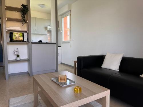 Blagnac Apartment | Charming one bedroom apartment, - pres des commerces et tram FIBRE wifi, Airbus MEET super location