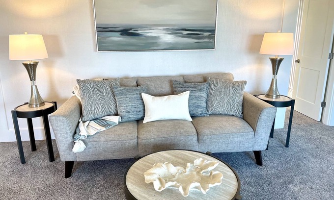 Tacoma House | Charming One Bedroom View Home A Block from Browns Point Lighthouse Park!
