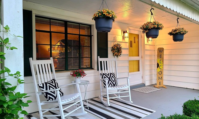 Edinburg Cottage | Charming, Parkview Cottage, King bed, 1 mi to I-81