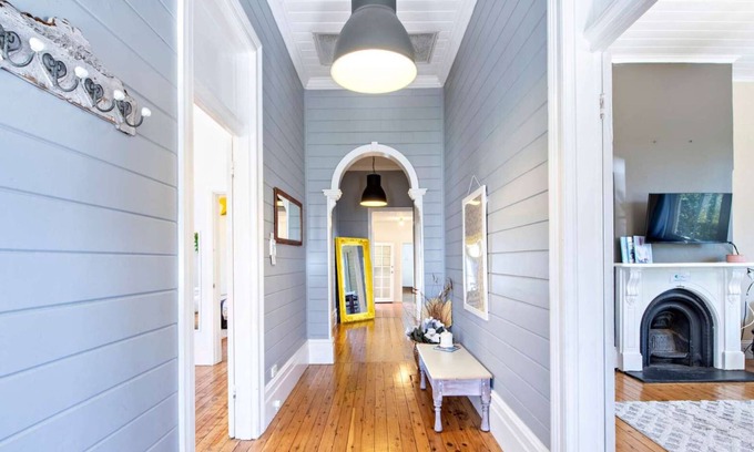 Dubbo House | Charming Period Home - Close to CBD, Pets Allowed
