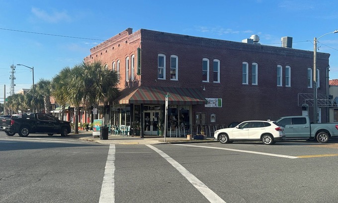 Historic Downtown Apalachicola House | Charming pet-friendly suite in the heart of historic Apalachicola