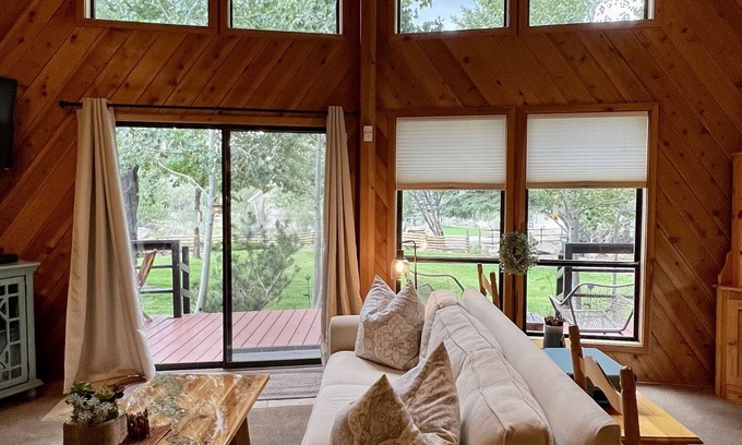 Pine Valley Cabin | Charming Petersen Cottage Rustic Luxury