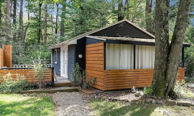 Pocono Pines House | Charming Pocono Bungalow | Couples Retreat