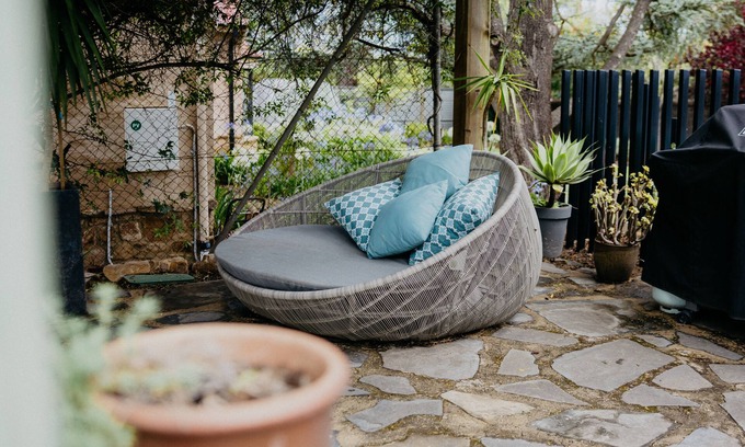 Erindale House | Charming Private Guest House with Pool & Parkingn