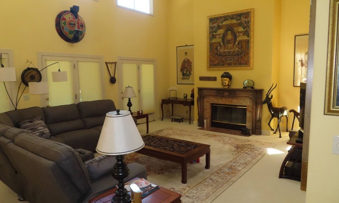 Salinas House | Charming quiet single story home amongst coast live oak trees in gated community