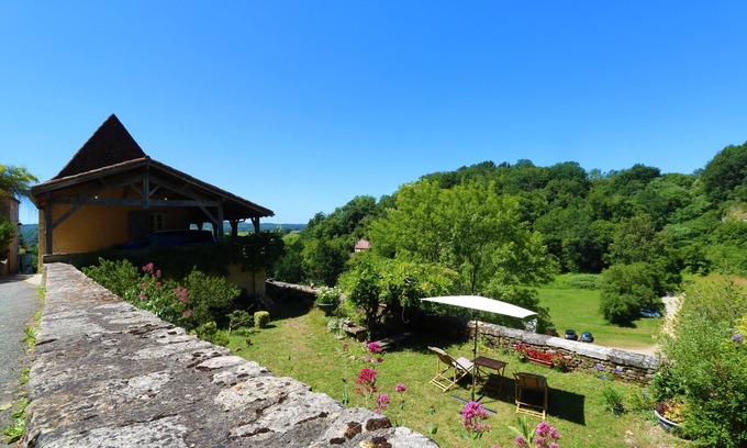Limeuil House | CHARMING RENOVATED 16th CENTURY VILLAGE HOUSE IN THE LISTED VILLAGE OF LIMEUIL