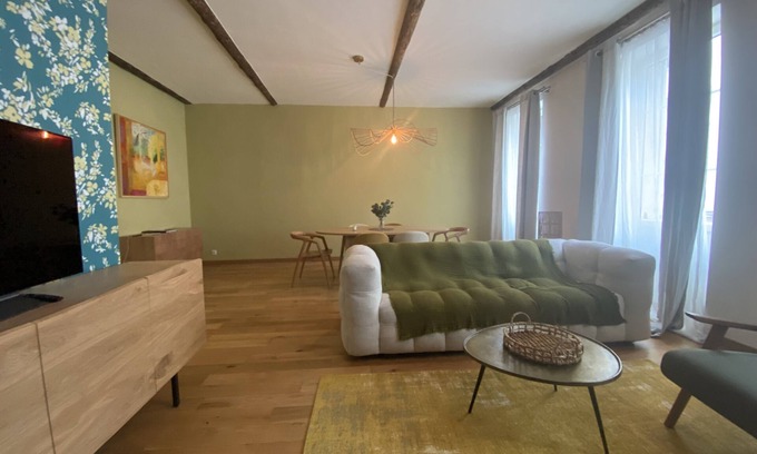 Saint-Lambert Apartment | Charming renovated apartment near the beach