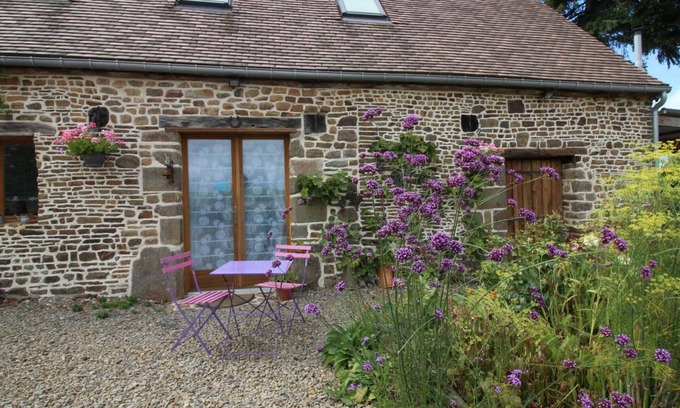 L'Epinay-le-Comte Cottage | Charming Restored Barn with Garden, Crickets, and Electric Vehicle Charger in Scenic Domfrontais
