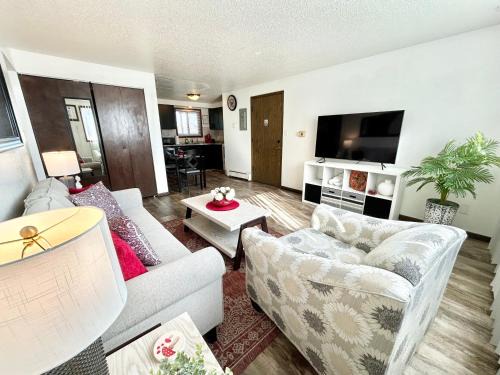 Marion Apartment | Charming Retreat in Marion, Iowa!