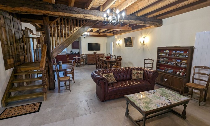 Sigloy Cottage | Charming Riverside Retreat, Near Loire's Treasures, Perfect for Families & Horse Lovers