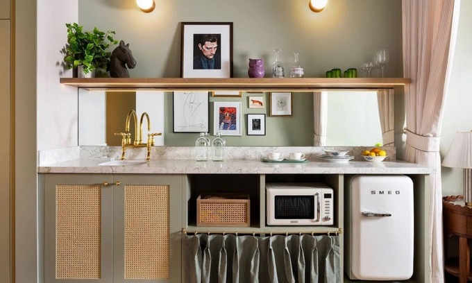 Hyde Park House | Charming Room With A Kitchenette In A Historic District, Pets Are Allowed!