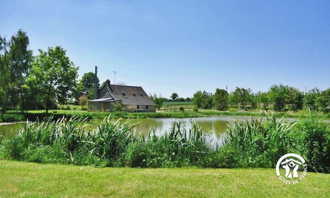 Ruille-le-Gravelais Cottage | Charming Rural Retreat with Private Pond, Ideal for Fishing, Nature Lovers, Families & Pets