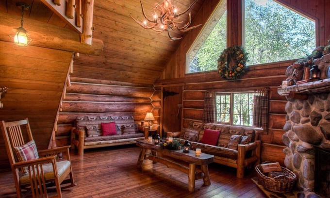 Raymond Apartment | Charming, Rustic Log Home on Edge of South Fork River