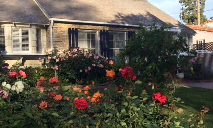 Studio City House | Charming secluded and gated 1-bedroom guesthouse in lovely Studio City