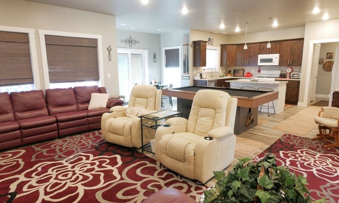 Plain City House | Charming single-level home with Garage | 2 Bed, 2 Bath