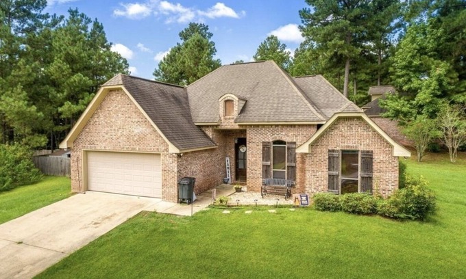 Hattiesburg House | Charming Southern Hideaway /nPet Friendly Subdivision
