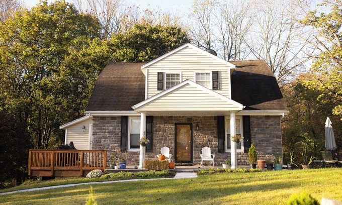 White Hall House | Charming, spacious house with large outdoor area.