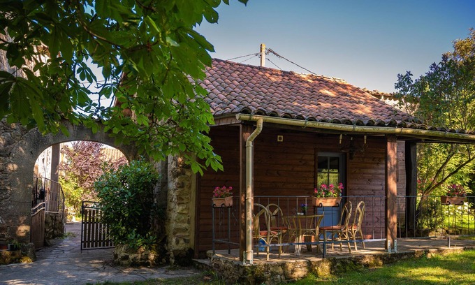Fondamente Cottage | Charming Stone House on the banks of the La Sorgues River