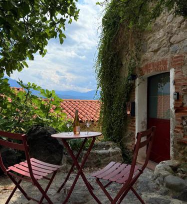 Eus House | Charming stone house in Eus - Vue sur les Montagnes & Confort 2025