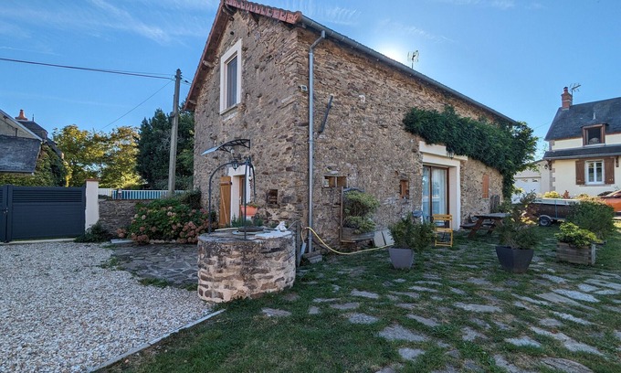 Perassay Cottage | Charming Stone House with Terrace, Children's Amenities, and Nearby Nautical Activities