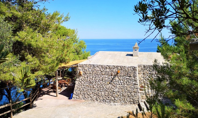 Castro Marina Cottage | Charming stone trullo with sea access (house F)