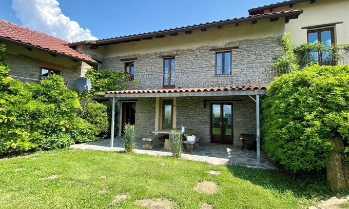 Mombarcaro Cottage | charming stone villa with swim lake and tennis court