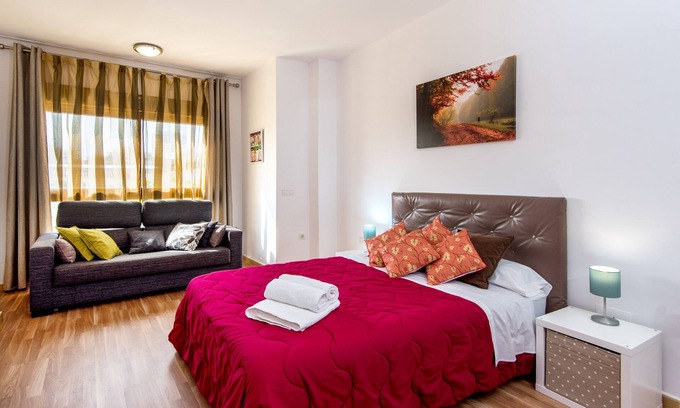 Bailen-Miraflores Apartment | Charming Studio Apartment "Loft" in Good Location with Wi-Fi and Air-Conditioning
